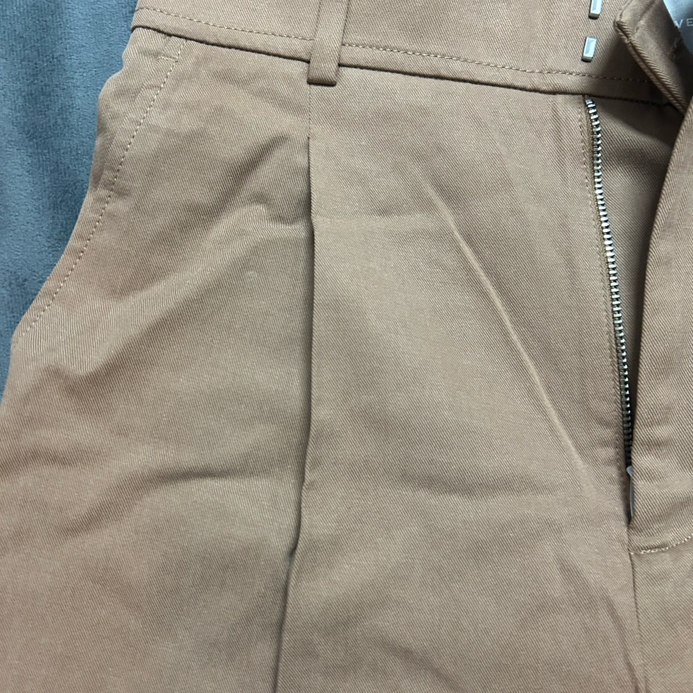 Everlane Classic Pleated Khaki High-Rise Shorts - Picture 6 of 7